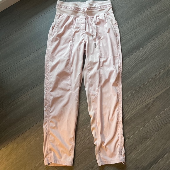 Lululemon light Pink dance crops size 2 - Picture 1 of 1